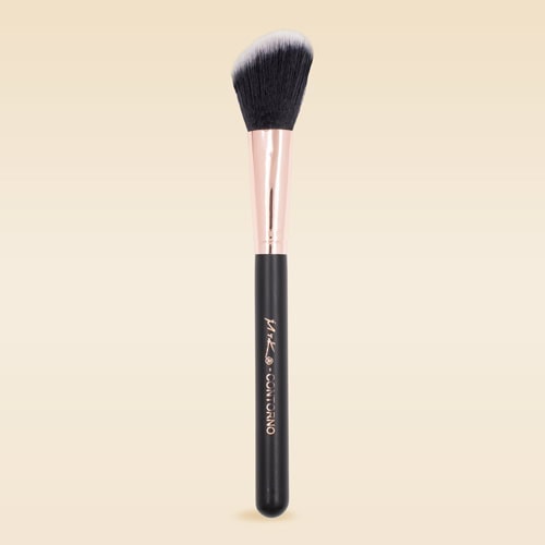 Brocha rubor MyK Cosmetics - Aplicación