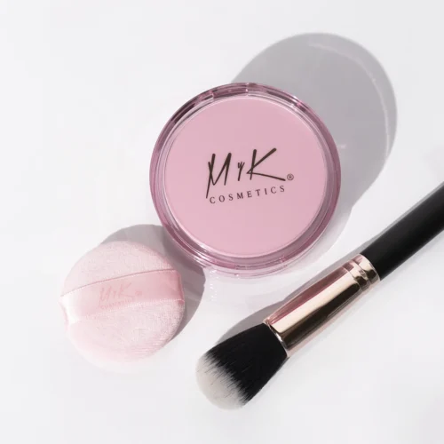Polvo compacto + Brocha de polvo Kit de polvo compacto con protección solar y brocha para polvos MyK Cosmetics - Maquillaje mate y profesional.